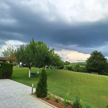 Guesthouse Miha Rakovica Eksteriør billede