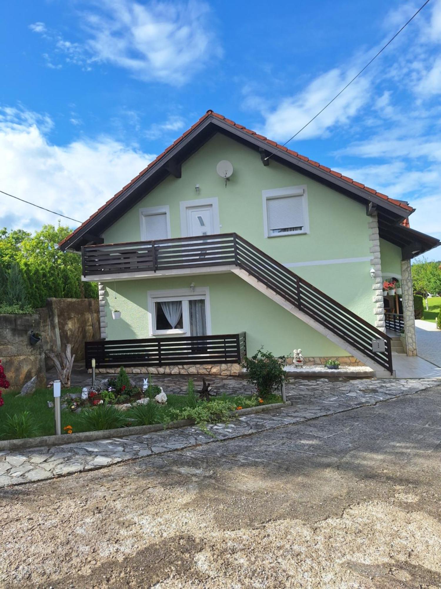 Guesthouse Miha Rakovica Eksteriør billede