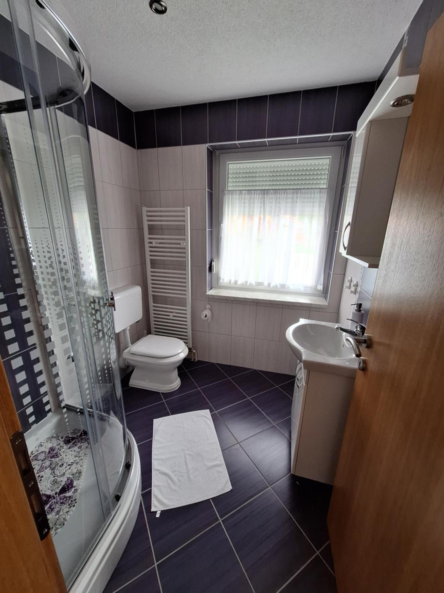 Guesthouse Miha Rakovica Eksteriør billede