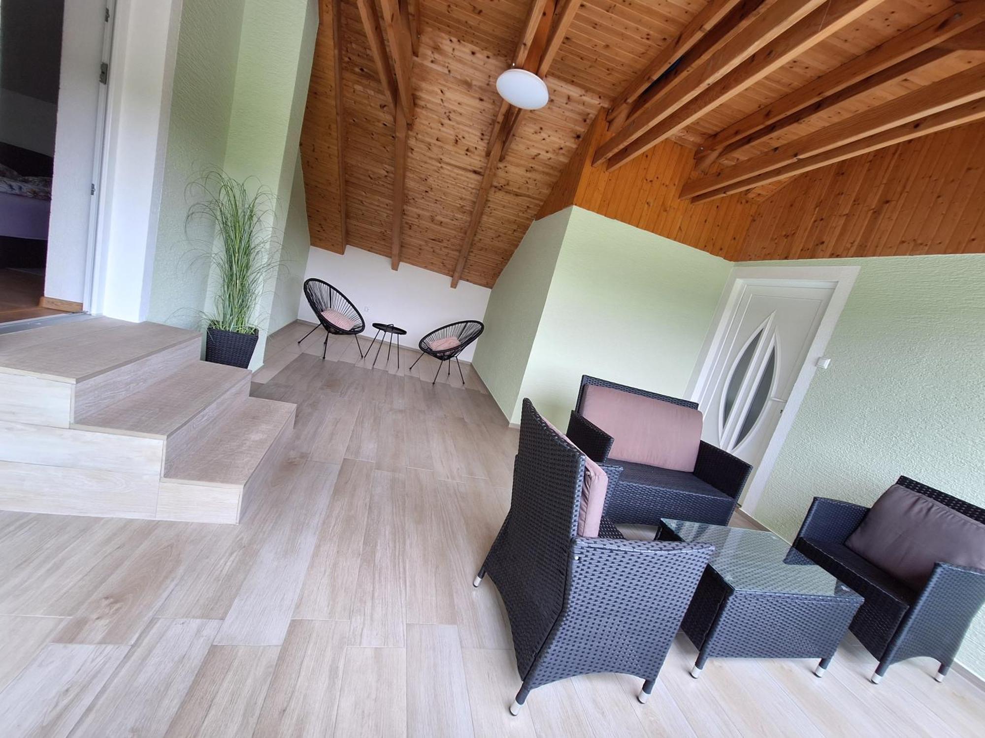 Guesthouse Miha Rakovica Eksteriør billede
