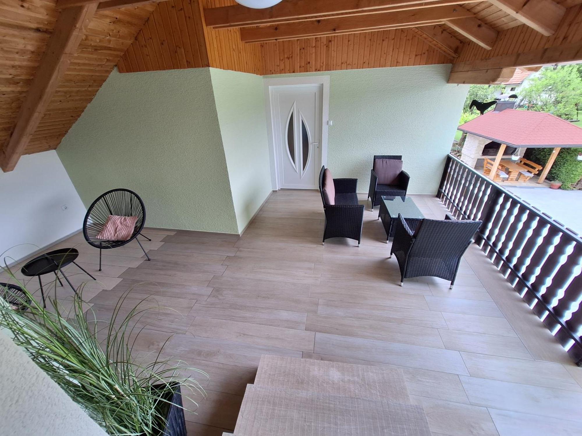 Guesthouse Miha Rakovica Eksteriør billede