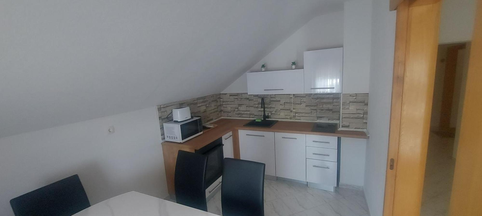 Guesthouse Miha Rakovica Eksteriør billede