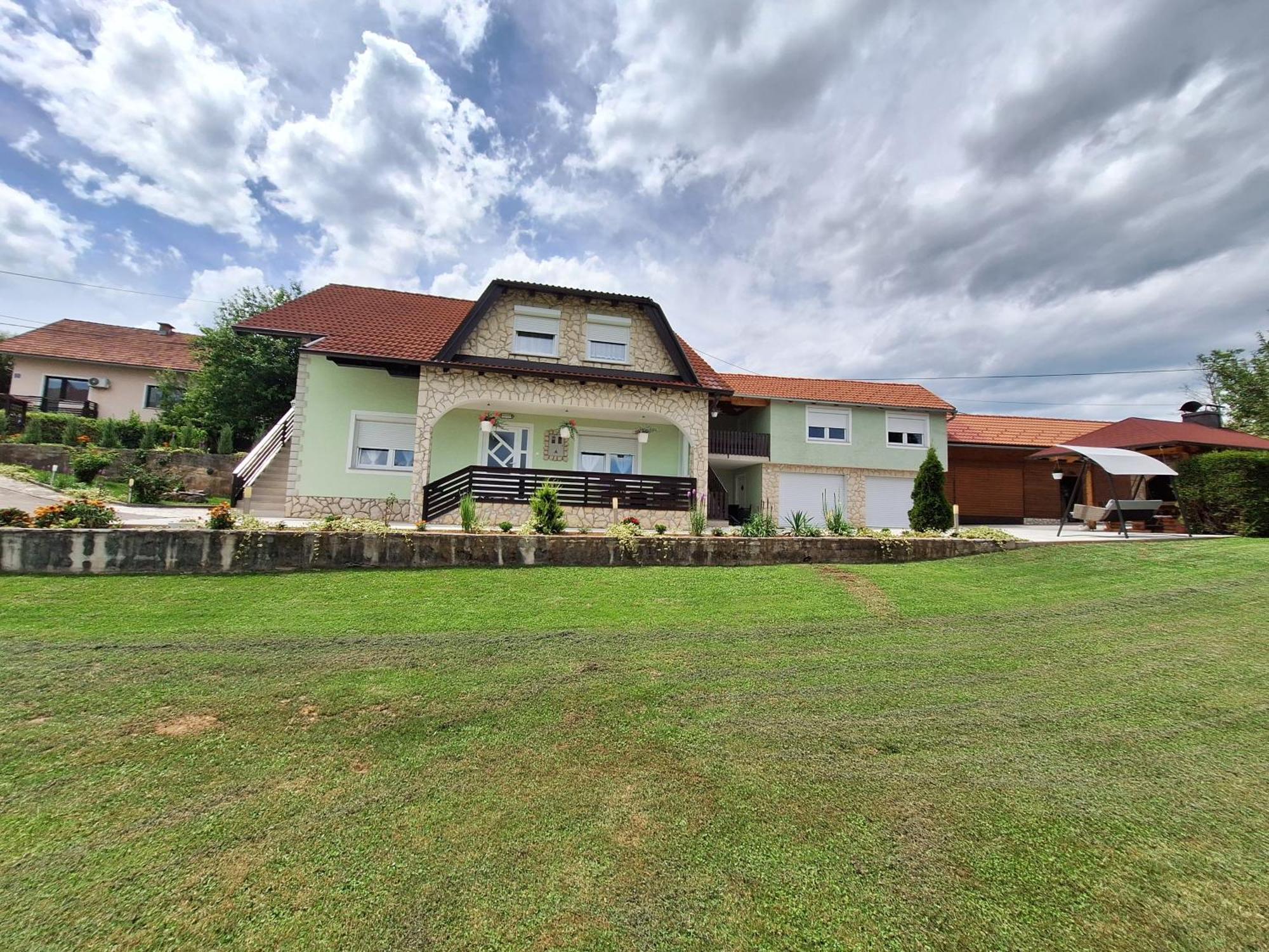 Guesthouse Miha Rakovica Eksteriør billede